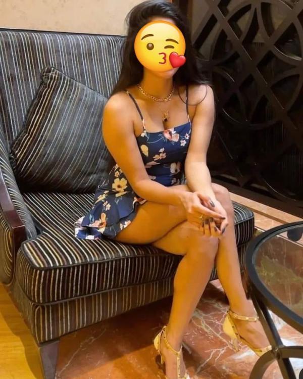 Image of Hot tamil girl at Kollupitiya   ✅️கவர்ச்சியான தமிழ் பெண்✅️