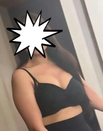 Image of Full service 4500/- with room  0752959498