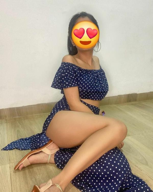 Image of Hot tamil girl at Kollupitiya   ✅️கவர்ச்சியான தமிழ் பெண்✅️