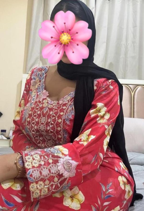 Image of Hot Muslim girl 40 boobs  Age 25 white skin