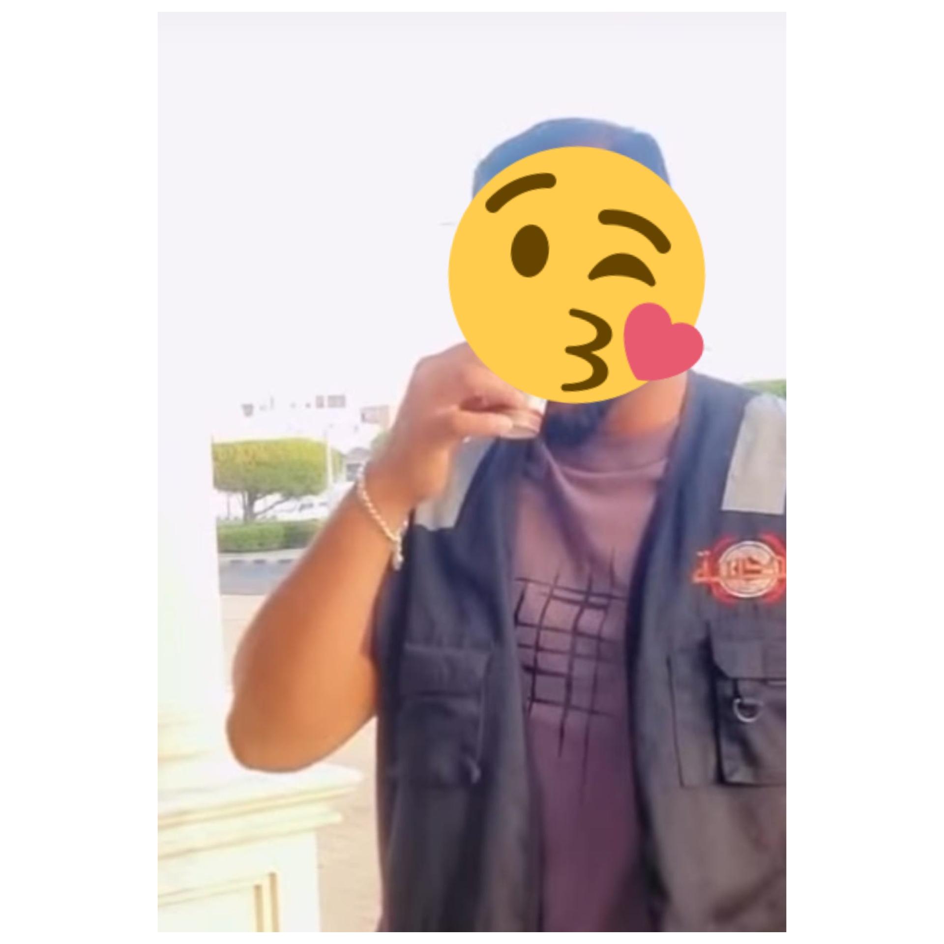 Image of full body oil massage for ladies.by by Indian male therapy age 38