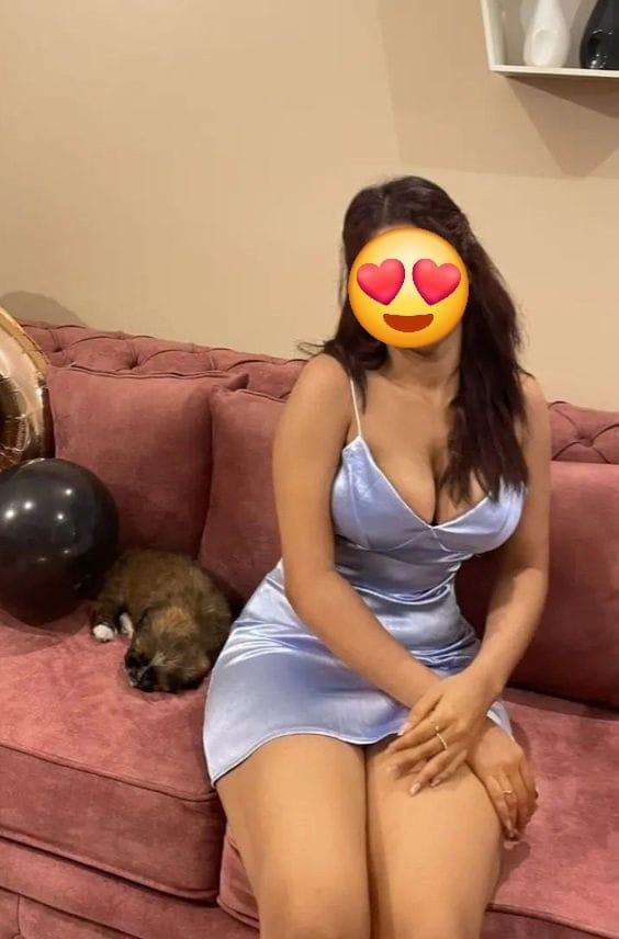 Image of Hot tamil girl at Kollupitiya   ✅️கவர்ச்சியான தமிழ் பெண்✅️
