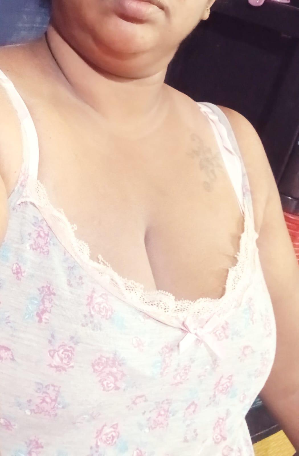 Image of 🌺Asha Live Cam Sw 🌺 with face