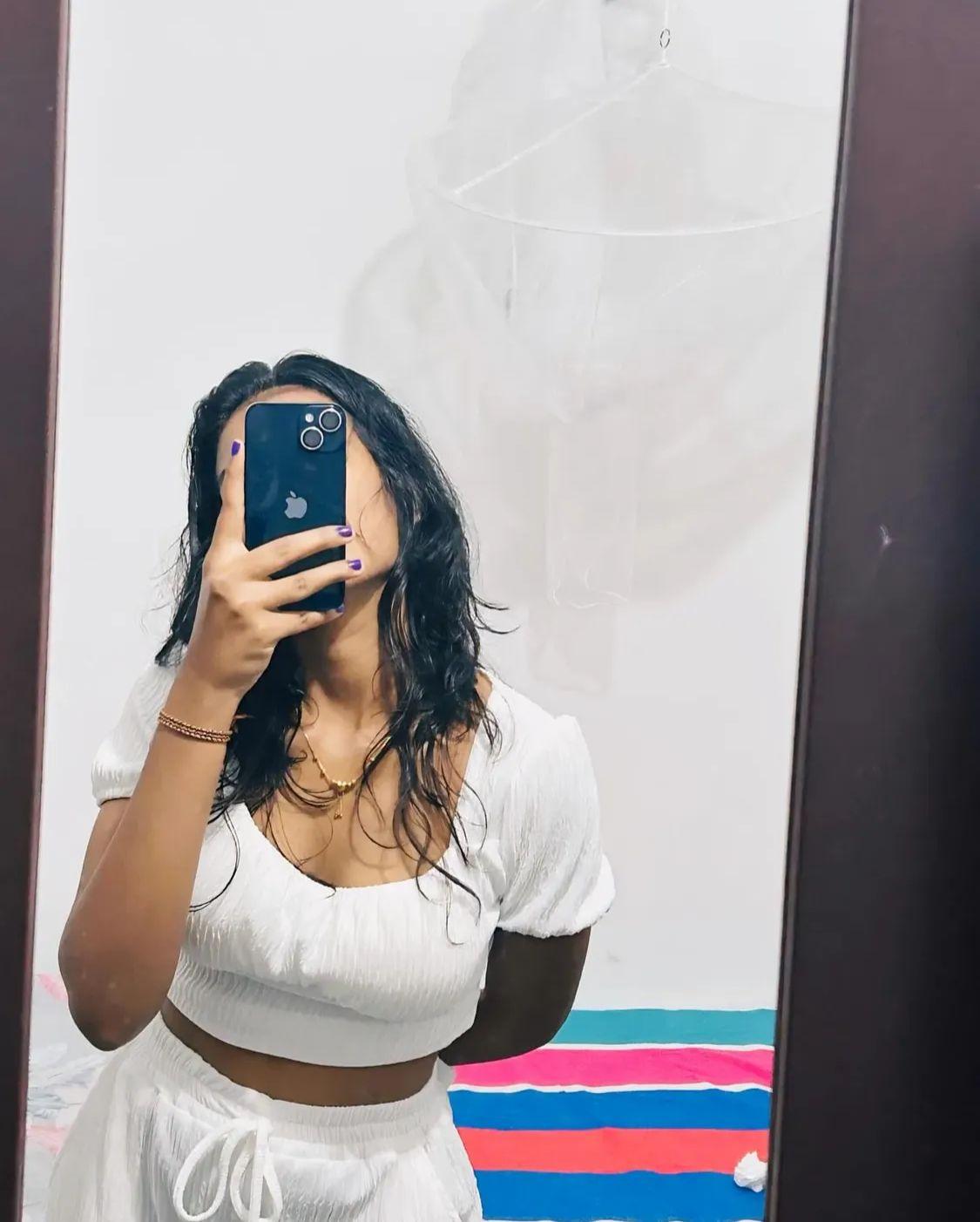 Image of 🟩Nethu Cam ❇️ ආදරෙන් එකතුවෙන්න ❣️ හිතේ තියන ඕන දෙයක් මට කියන්න 💖