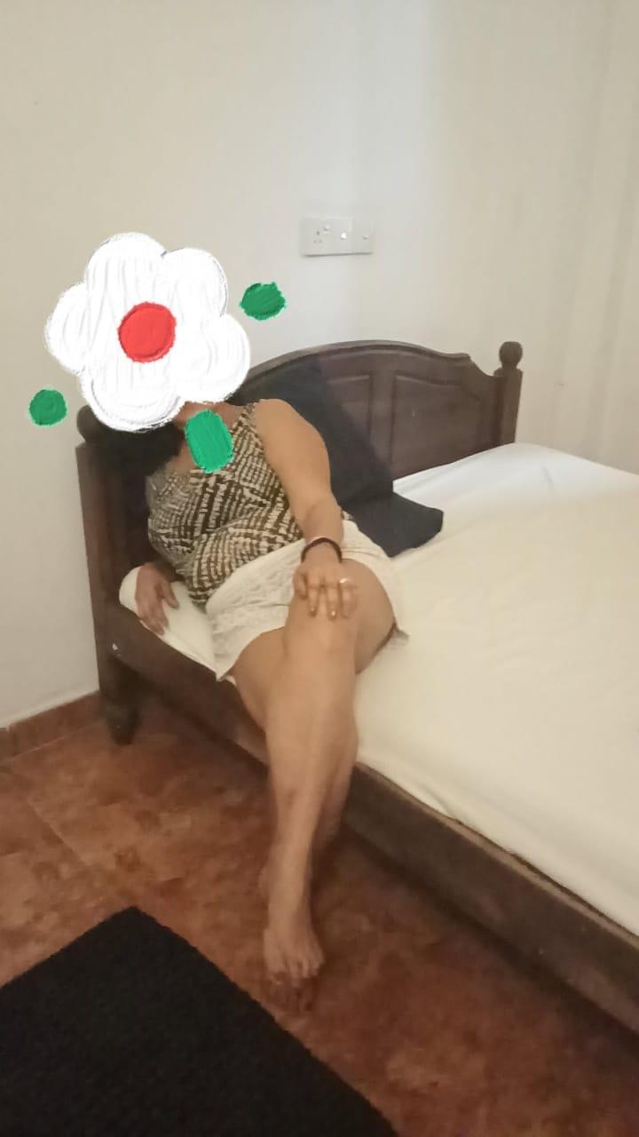 Image of BEAUTIFUL GIRL FULL SERVICE