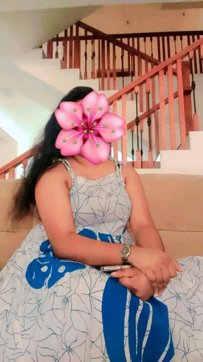 Image of 🟢2 Shot 6000 Full Service වැස්සත් එක්ක සීතල දවසක උනුහුමට තුරුල් වෙලා සෙක්ස්😘 කරන්න ආස නැද්ද 🥰♥️