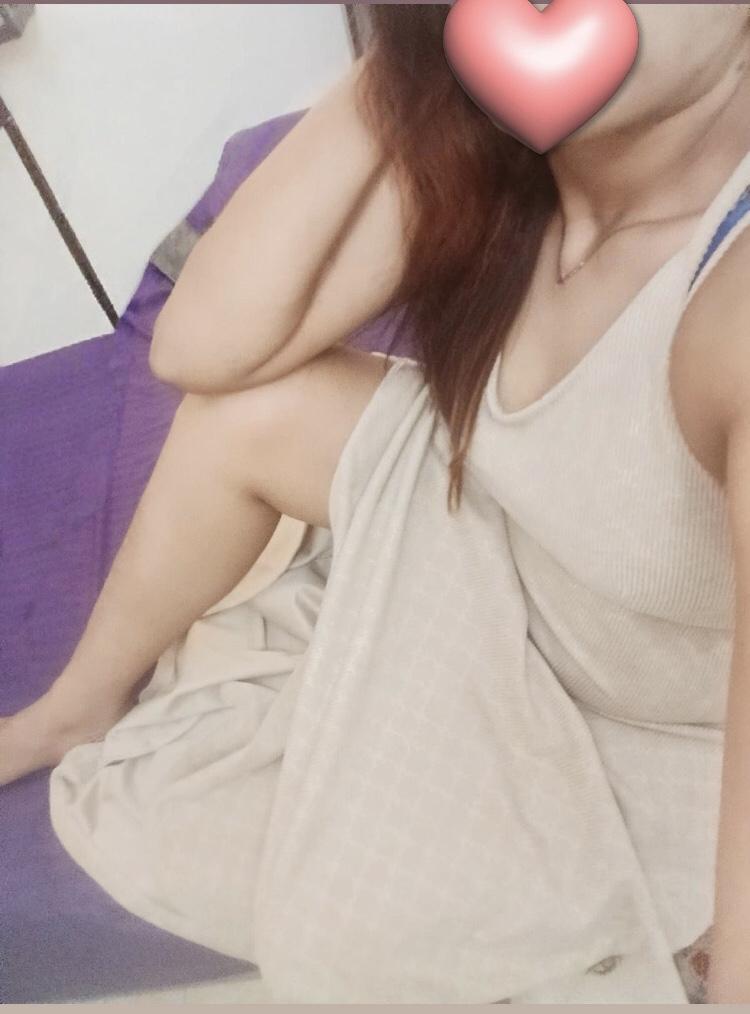 Image of මගෙ ලගට ඇවිල්ල නෑ නේද.. ඇවිල්ල බලන්න ආස හිතෙයි 🥰