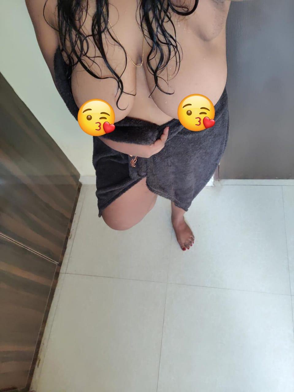 Image of 🟢 with face hot 🔥💯 live cam service 🎥🧏 Hot feeling Show🍌✊💦 Im Roshel ❤️ 28y Big boobs🍼 girl