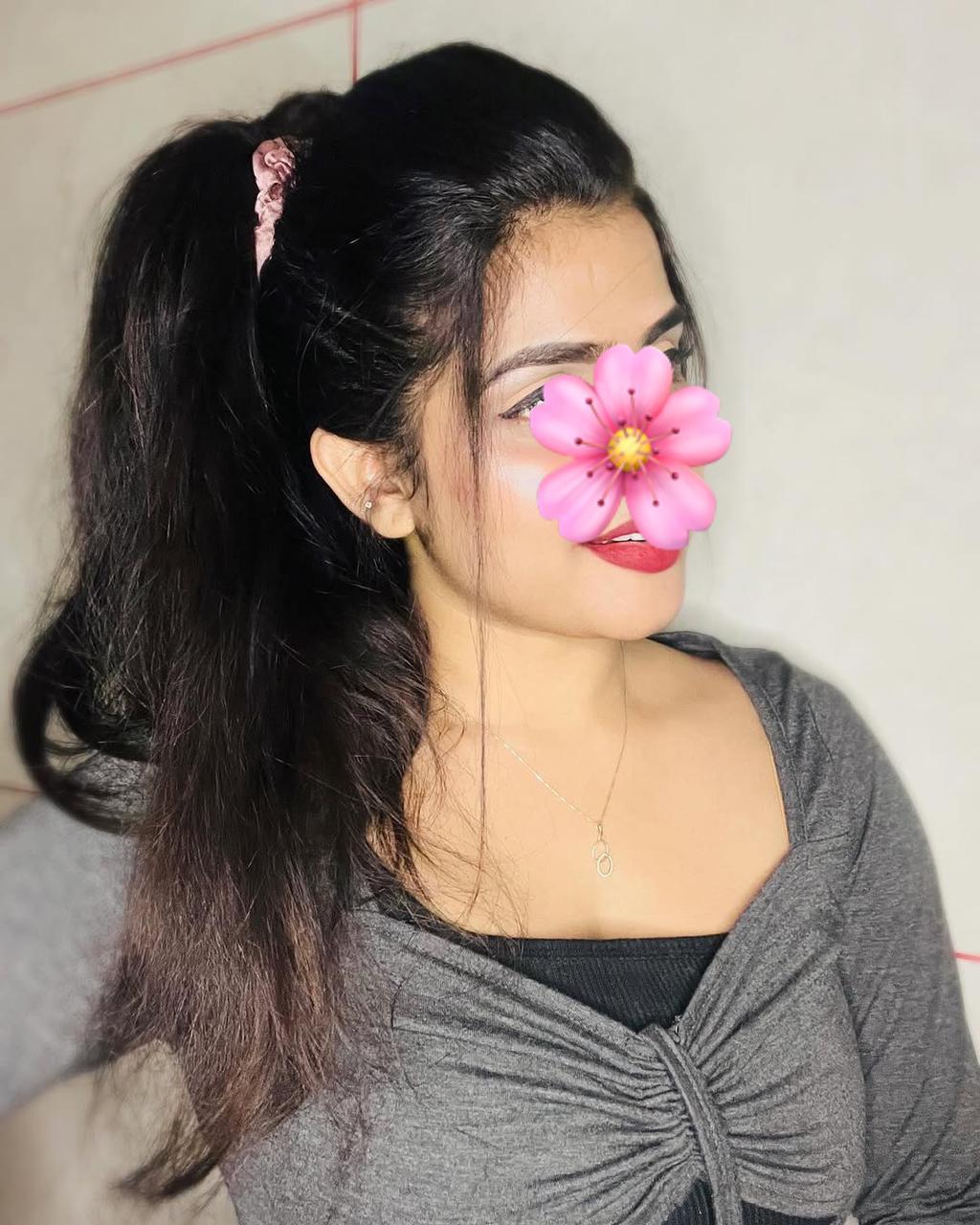 Image of Tamil girl with face 💋