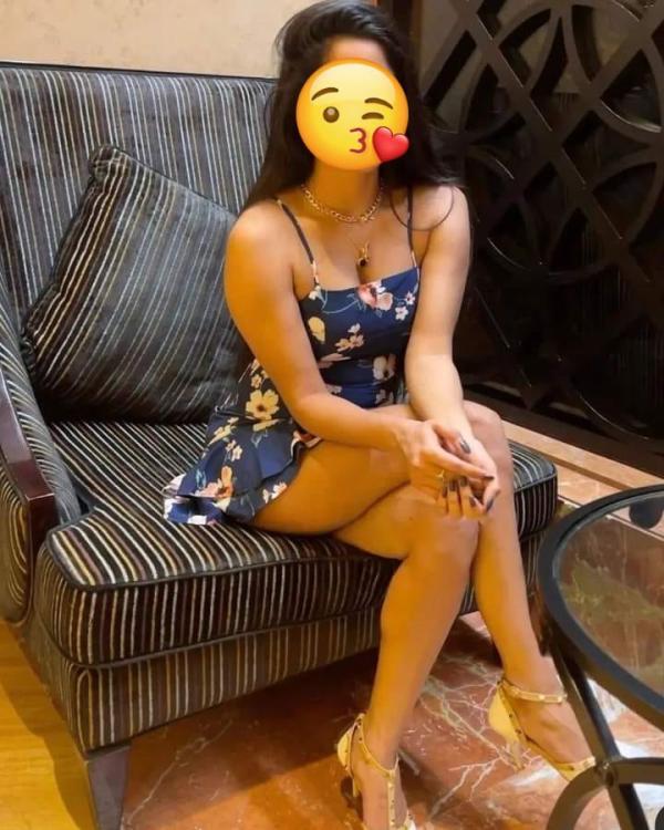 Image of sexy tamil girl at Kollupitiya කොල්ලුපිටිය. ✅️அழகான தமிழ் பெண்✅️