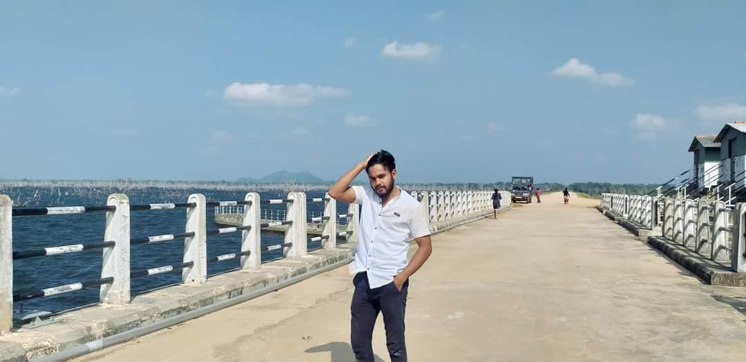 Image of Girls only ඔයත් කතාකරන්න හිතේ තියන් හැඟීම් කියන්න විදින්න කෙනෙක් නැති ඔබත් කතාකරන්න