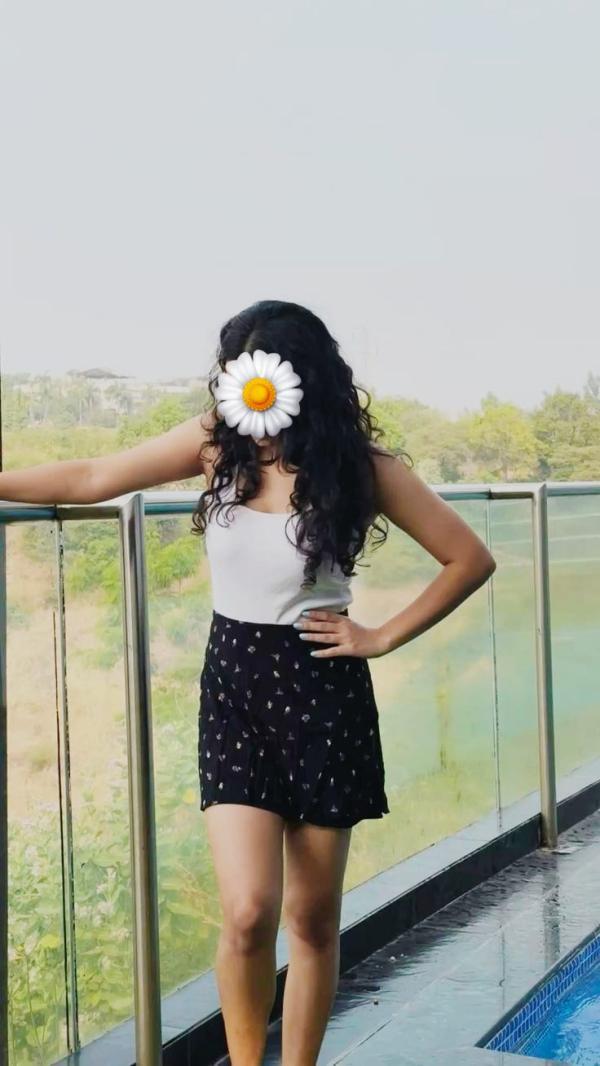 Image of 𝐑𝐄𝐘𝐋𝐋 𝐏𝐇𝐎𝐓𝐎𝐒 𝐀𝐍𝐃 𝐃𝐄𝐓𝐀𝐈𝐋𝐒 𝐘𝐎𝐔𝐍𝐆 𝐆𝐈𝐑𝐋💫