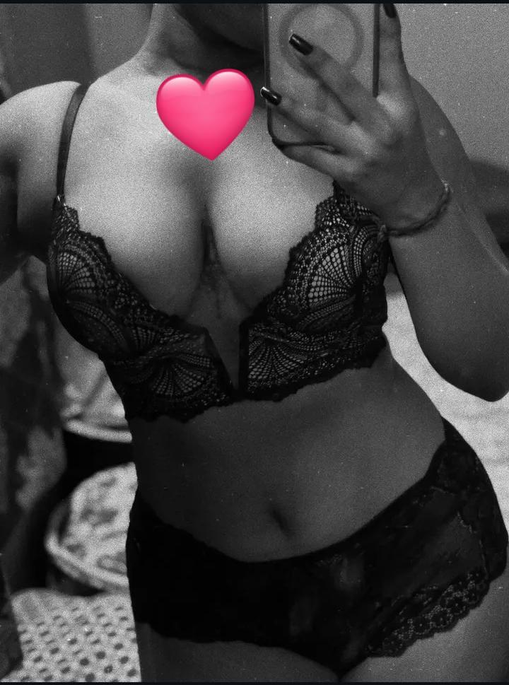 Image of 𝐋𝐈𝐕𝐄 𝐂𝐀𝐌 𝐒𝐇𝐎𝐖 𝕍𝕍𝕀ℙ 🅒🅐🅜 🅢🅗🅞🅦 ✨ 𝕄𝕠𝕕𝕖𝕝𝕚𝕟𝕘 𝕘𝕚𝕣𝕝 🫦 4KCamara ✅ 100% Verified Cashback ad👍🔳 ඔයා ආස විදිහට මාත් එක්ක සතුටු වෙන්න