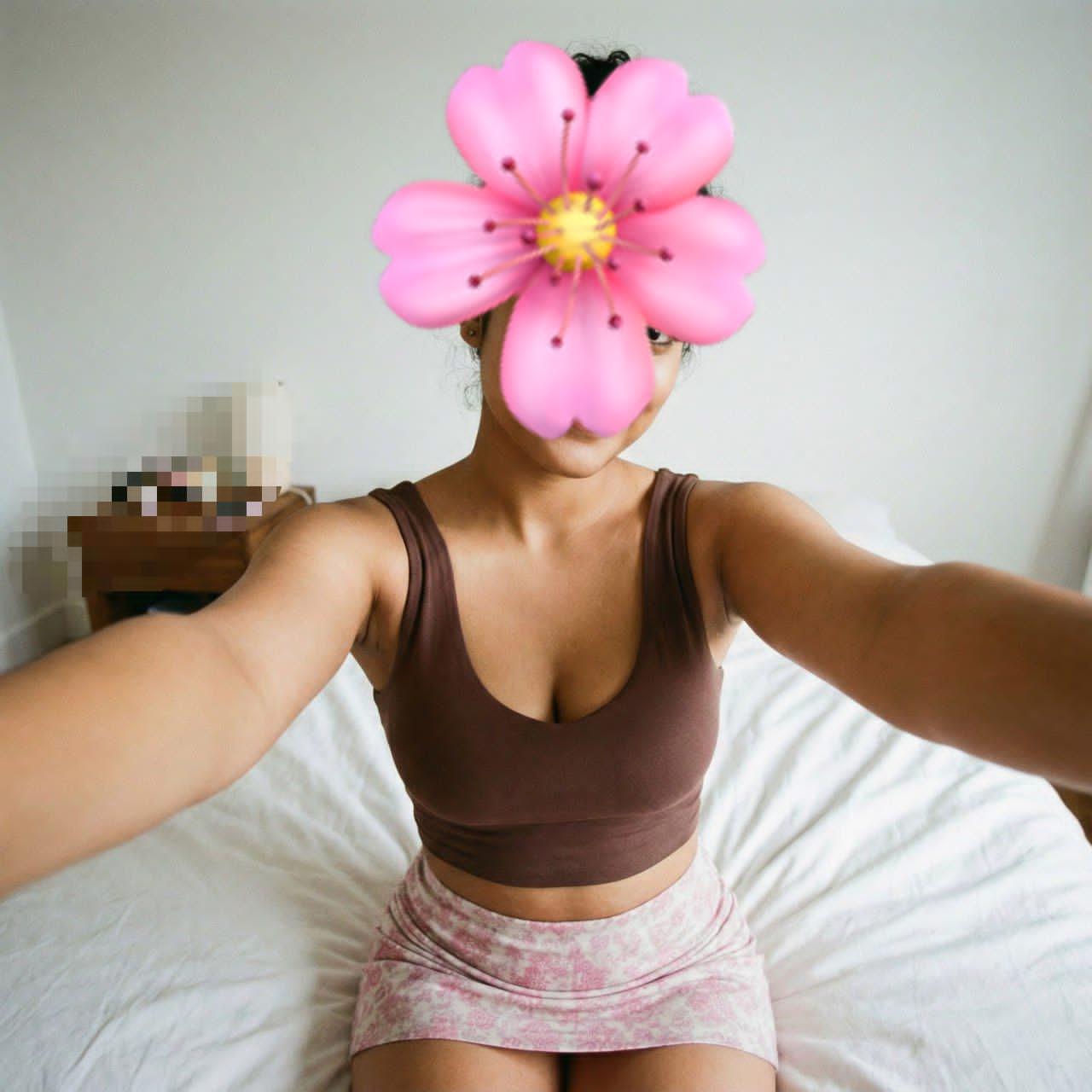 Image of 🟢 Live cam ඔයාගෙ GF වගේ ආදරෙන්  ඉන්න සෙස්සි කෙල්ල❤️ 3min-600/=