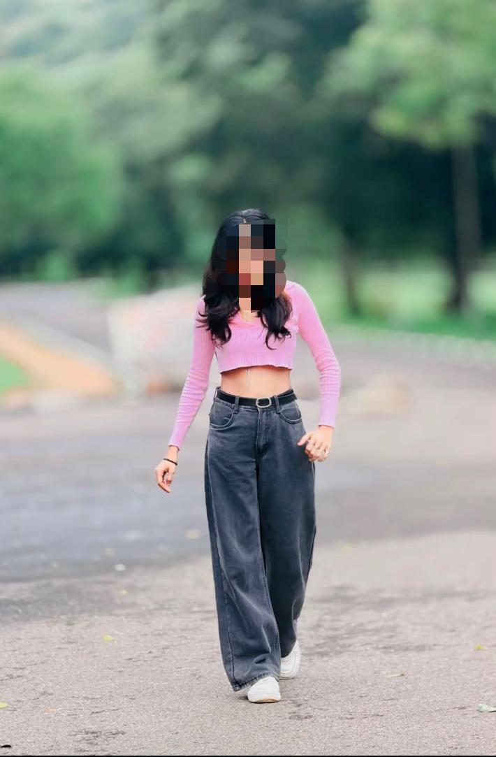 Image of SLIM GIRL 22 YEARS OLD