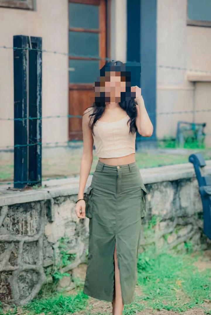 Image of SLIM GIRL 22 YEARS OLD