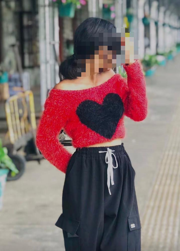 Image of SLIM GIRL 22 YEARS OLD