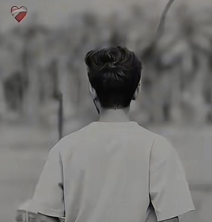 Image of බඩුවක් වගේ වටේ යන කෙල්ලෙක්ව marry කරන්න කැමතී මම.මං බෝයි.කැමති කෙල්ලෙක් ඉන්නවනම් දැංම ඉන්බොක්ස් එන්න.නැත්තන් මේකට රිඇක්ට් කරන්න මං මැසේජ් එකක් දාන්නම් 0759095102