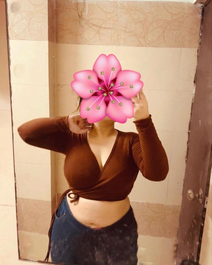 Image of Real Girl live cam show with full faxe 📸💋🍒🥵