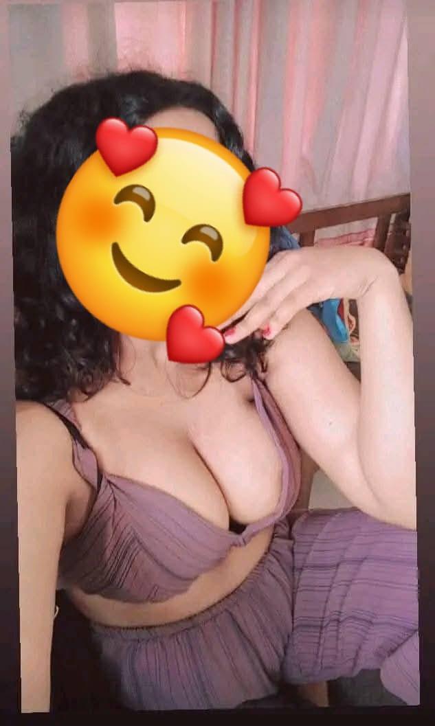 Image of ❤️🪻🌸  ලස්සන සුදු  කෙල්ලෙක්ගෙන් ගමුද හොද ෆන් එකක්