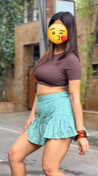 Image of DECENT AND HOT  GIRL AT bambalapitiya බම්බලපිටිය