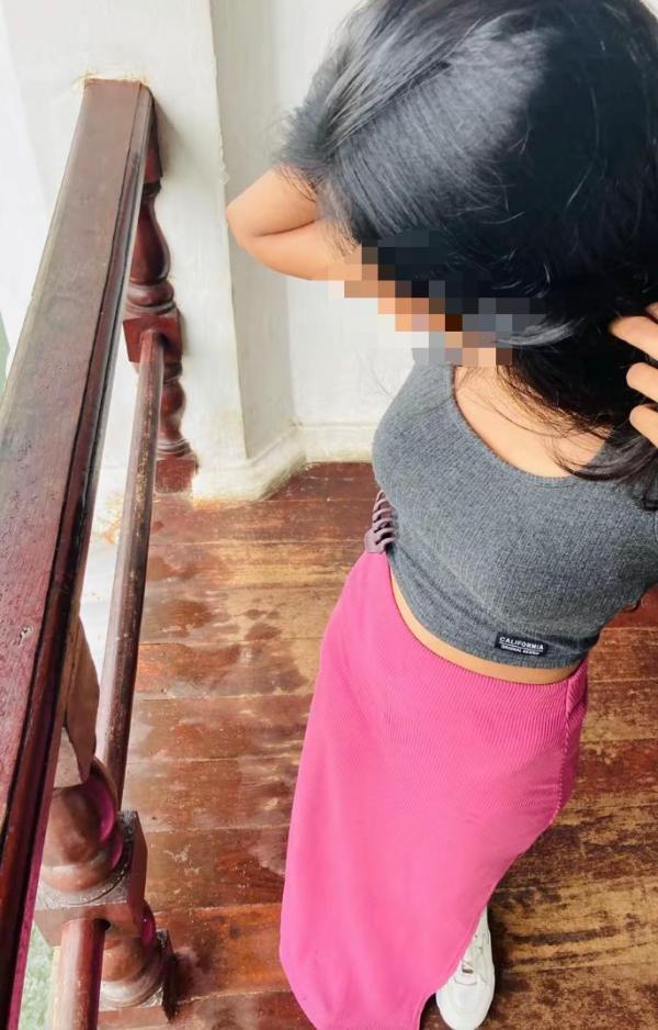 Image of SLIM GIRL 22 YEARS OLD