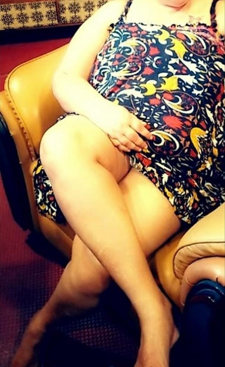 Image of DECENT AND HOT  GIRL AT bambalapitiya බම්බලපිටිය