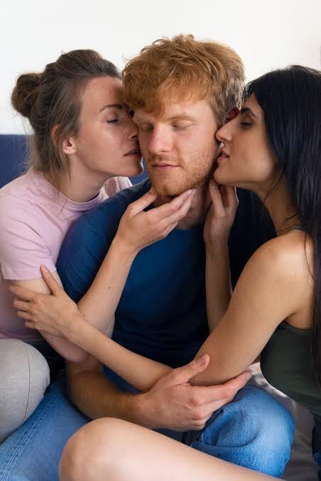 Image of Ladies Only. හිතේ හිර කරගෙන ඉන්න ආශාවල් කියන්න කරන්න කැමති girlsla එන්න😍100% secretly