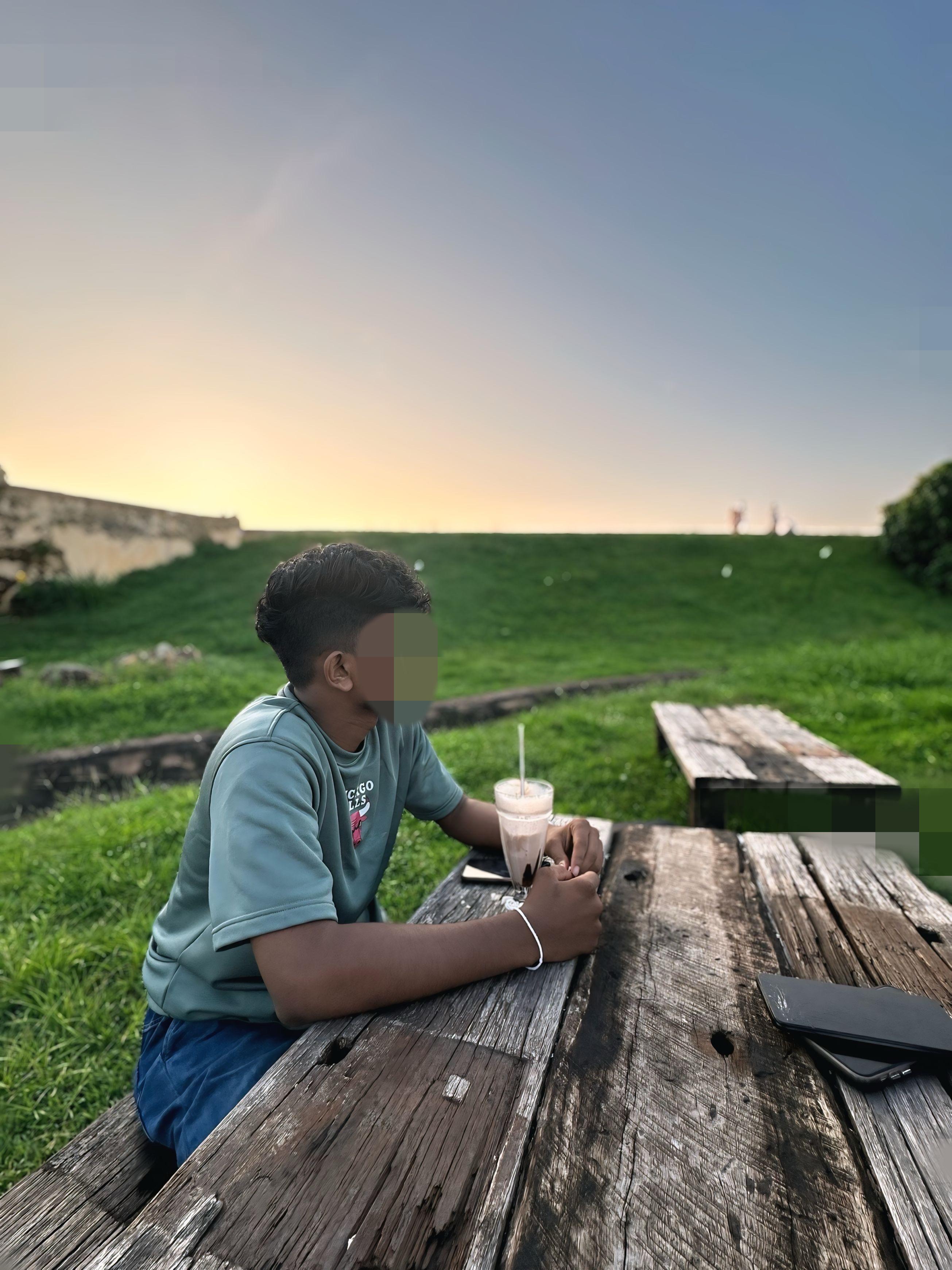 Image of Girls, couples සහ ඇන්ටිලා අවුරුදු 20 කොල්ලෙක් එක්ක සැපක් ගමුද?