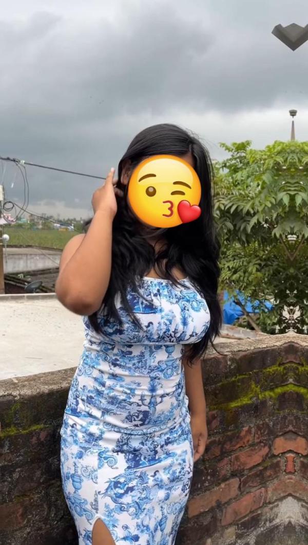 Image of DECENT AND HOT  GIRL AT bambalapitiya බම්බලපිටිය