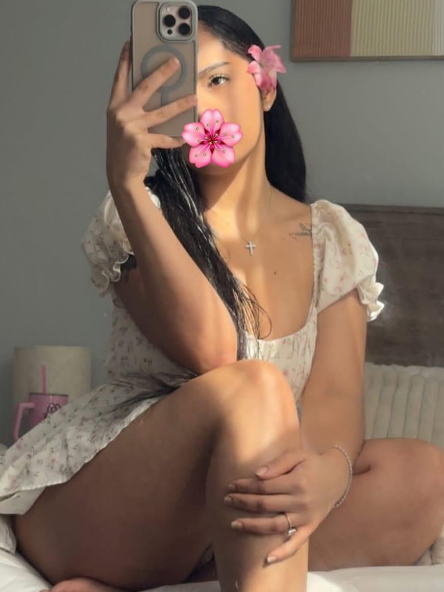 Image of Satisfying cam show