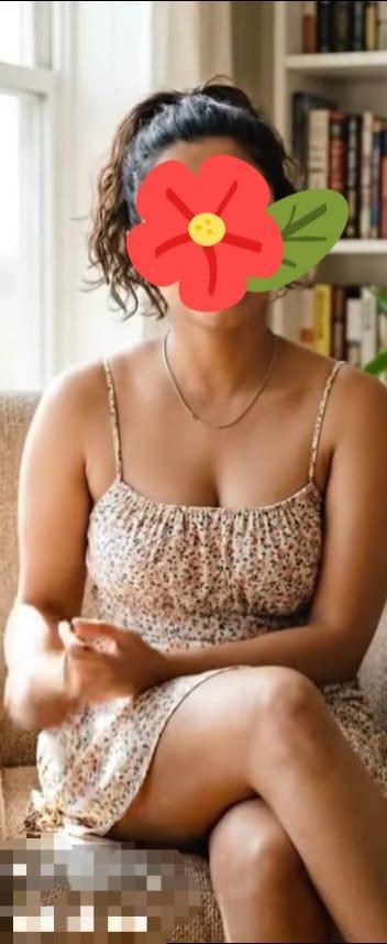 Image of 🌹අවුරුදු බෝනස් එකක්🌹 🌻SLIM කෙල්ලෙක්ගෙ සුපිරි පැයක් ROOM එක එක්කම 5000.00පමනයි🌻    🍺  DRINKING OK  🍺 🚬    SMOKING OK    🚬