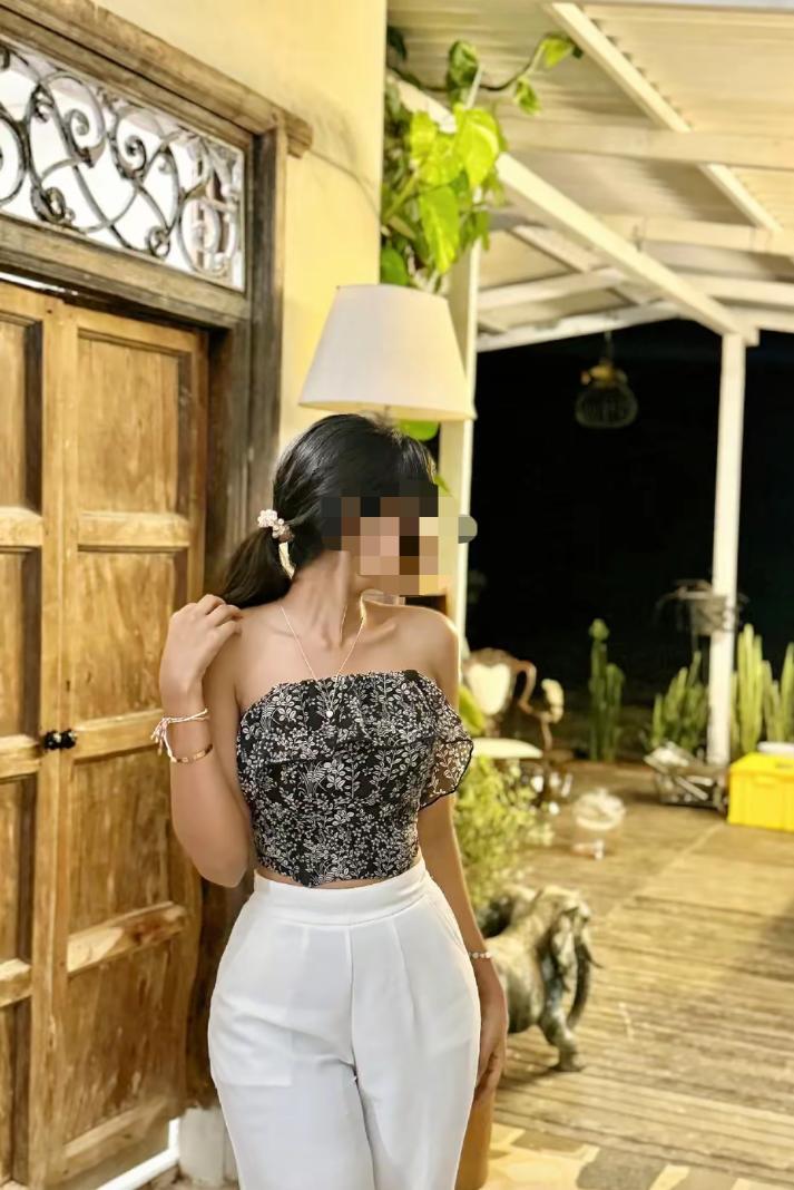 Image of SLIM GIRL 22 YEARS OLD