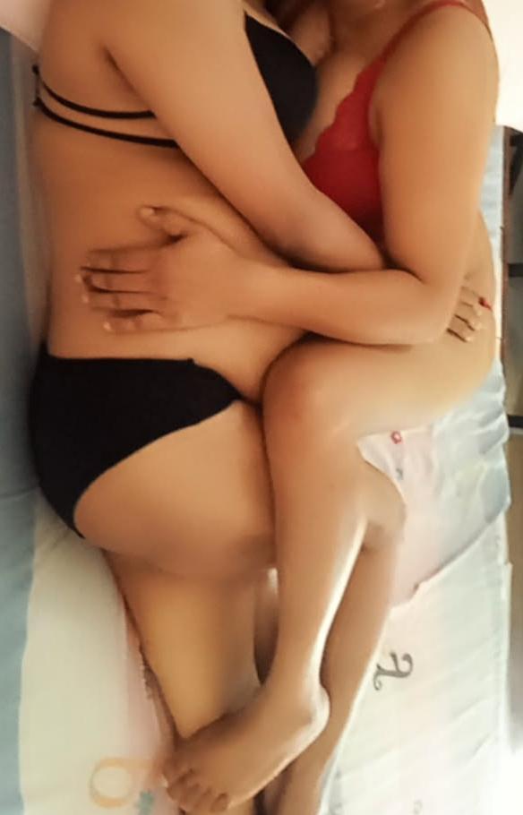 Image of 👋 Hi,  💓 Kawshi & Ama Here  💋 We Are Lesbian Couple 🩵Age 28 & 30