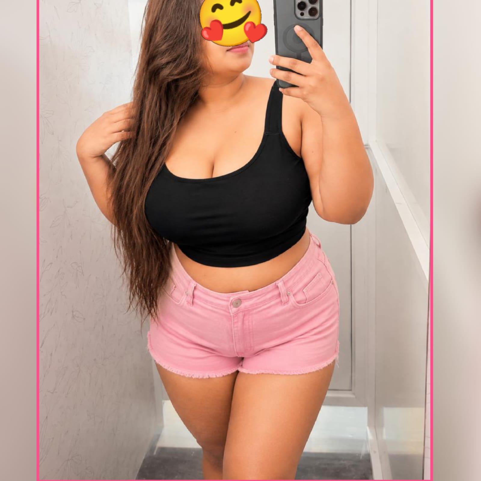 Image of 𝑅𝐸𝒜𝐿 𝒢𝐸𝒩𝒰𝐼𝒩𝐸 𝐻𝒪𝒯 𝐿𝐼𝒱𝐸 𝒞𝒜𝑀 𝒲𝐼𝒯𝒽 𝑅𝒜𝒮𝐻𝐼 𝒢𝐼𝑅𝐿  🫦🔥🥰පිස්සු හැදෙන සැපක් ගන්න ආසයි නේද පැටියෝ 😘 එහෙනම් එන්න බබා RASHI ගාවට.. ඔයාව පිස්සු වට්ටන සැපක් දෙනවා පැටියෝ.. 😘🥰😍🫦👄